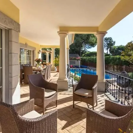 Sleeps 10 Pool Air Con Wifi *