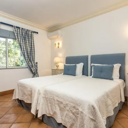 Sleeps 10 Pool Air Con Wifi