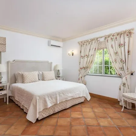 Villa Sleeps 10 Pool Air Con Wifi